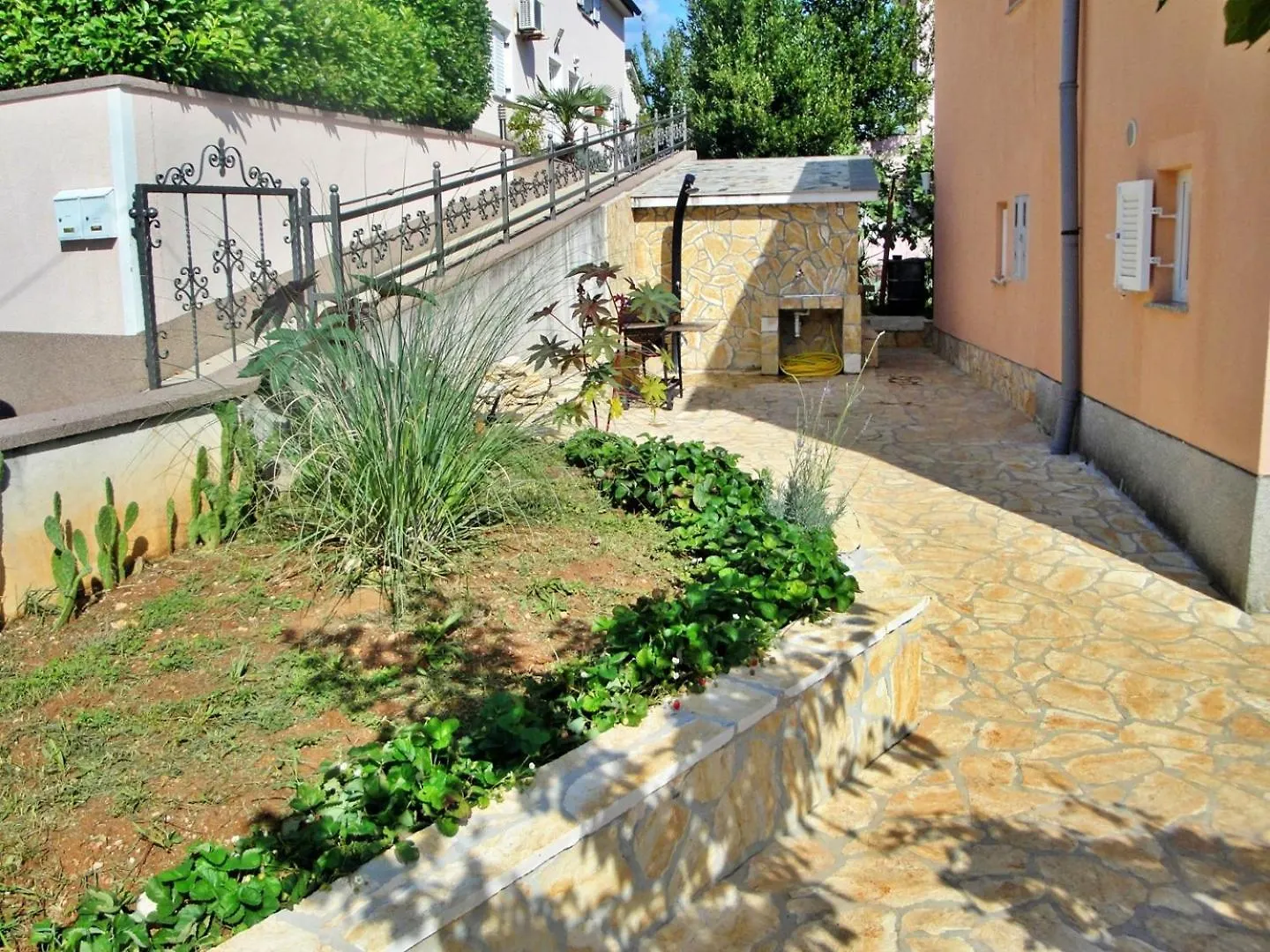Apartments Vila Nidisa Čižići Affittacamere